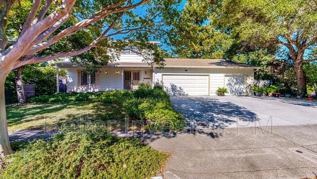 property at 2530 Brookhaven Dr