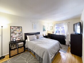 594 Centre St, Unit 8 in Boston, MA - Foto de edificio - Building Photo