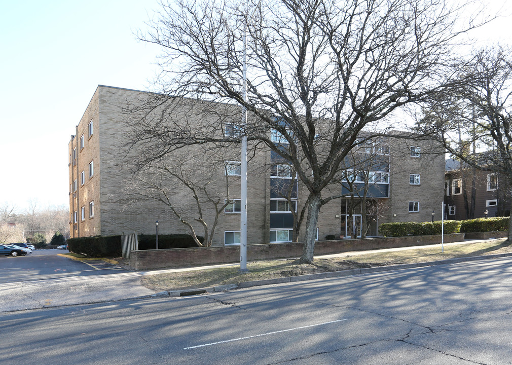 Heritage House in Meriden, CT - Building Photo