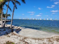 810 Lakeshore Dr photo'