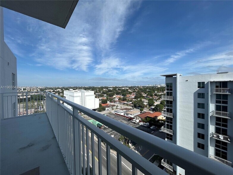 60 NW 37th Ave, Unit 1205 in Miami, FL - Building Photo