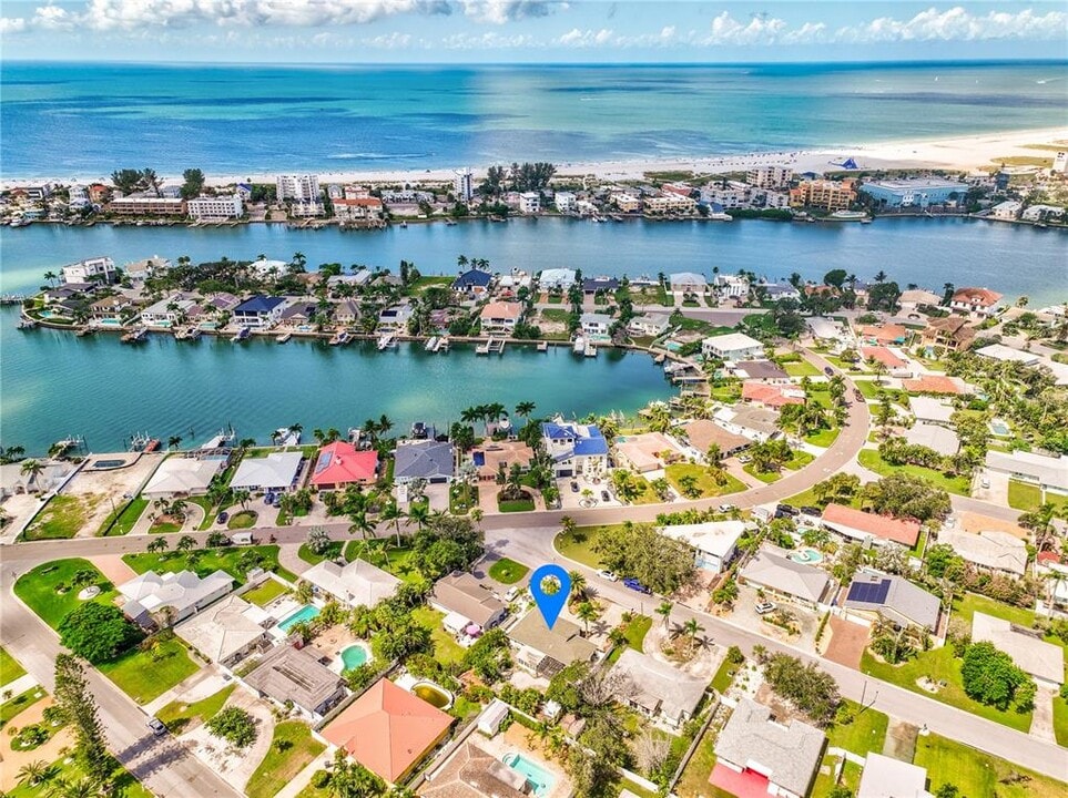 10203 3rd St E in Treasure Island, FL - Building Photo