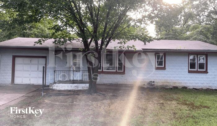 8911 NE Sammy Ln in Kansas City, MO - Foto de edificio