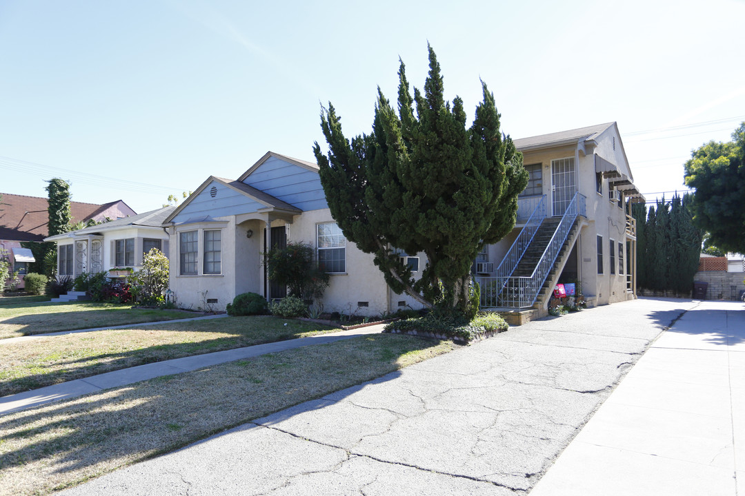 708 W Glenoaks Blvd in Glendale, CA - Building Photo