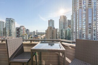 1212 Howe St in Vancouver, BC - Building Photo - Building Photo