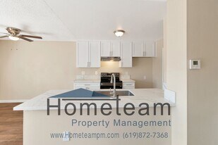 2424 Adirondack Row in San Diego, CA - Building Photo