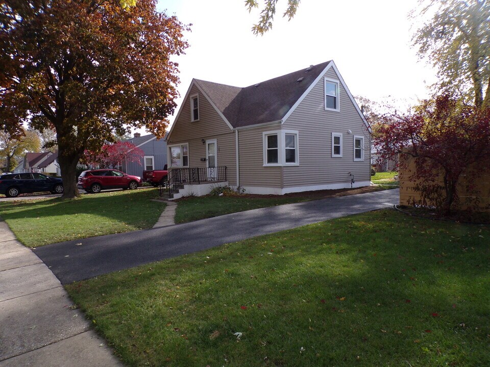 161 W Franklin Dr in Northlake, IL - Building Photo