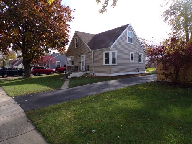 property at 161 W Franklin Dr