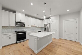 2320 Field Point Rd in Herndon, VA - Building Photo - Building Photo