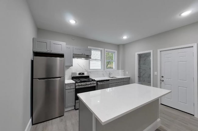 7 Lombardy Pl in Maplewood, NJ - Building Photo - Building Photo