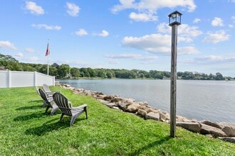 270 Elm St in Groton, CT - Building Photo - Building Photo