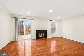 9040 Armendown Dr in Springfield, VA - Building Photo - Building Photo