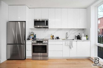 13 N Elliott Pl in Brooklyn, NY - Building Photo - Building Photo