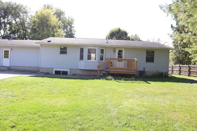 108 E Davis St in Beaver Dam, WI - Building Photo - Building Photo