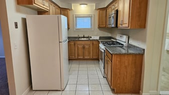 667 Indian Church Rd, Unit APT 3 in Buffalo, NY - Building Photo