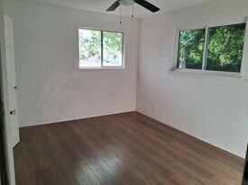 207 Arnett Dr, Unit 1 Bedroom 1  Bath in Euless, TX - Building Photo