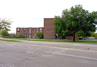 Moon Lake Village Condominiums in Schaumburg, IL - Building Photo - Building Photo