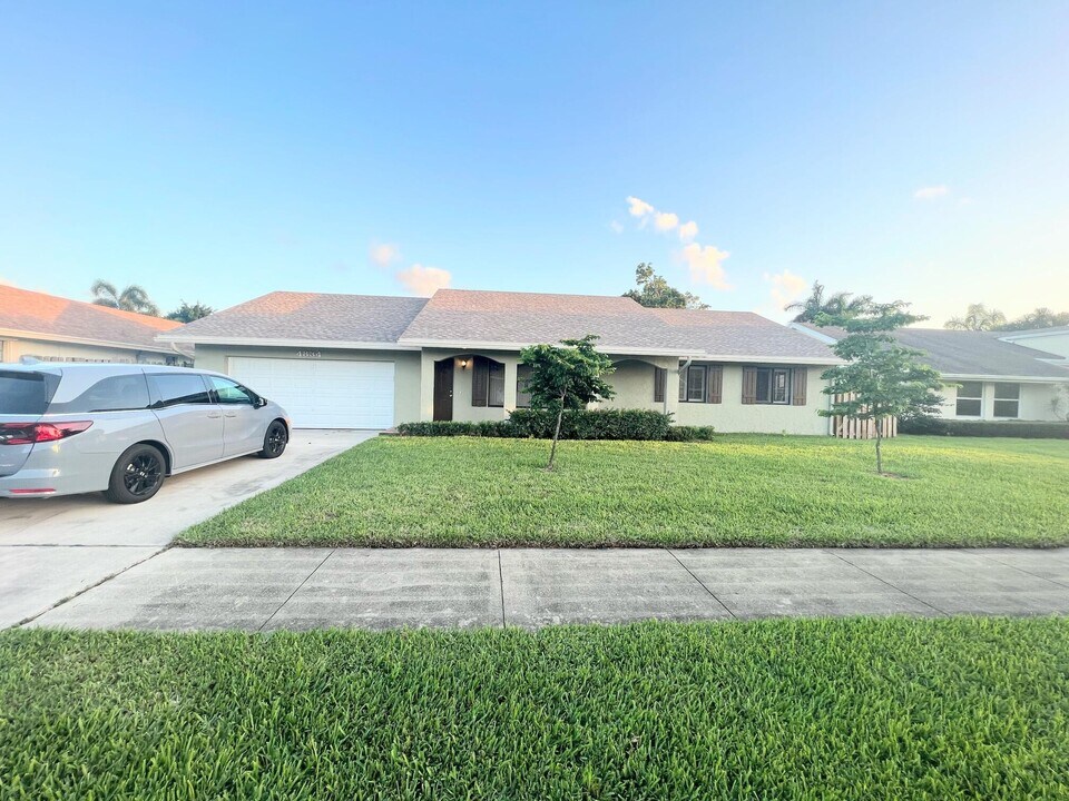 4834 Willow Dr in Boca Raton, FL - Building Photo