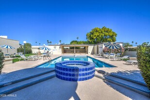 8647 E Devonshire Ave in Scottsdale, AZ - Building Photo