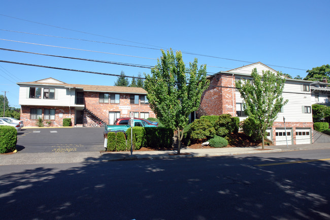 Wellington House in Portland, OR - Foto de edificio - Building Photo