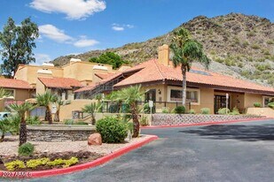 10002 N 7th St in Phoenix, AZ - Building Photo