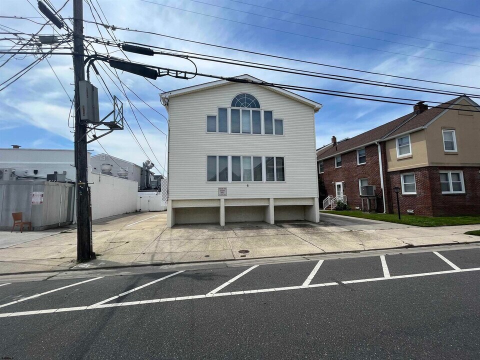 6 N Adams Ave in Margate City, NJ - Building Photo