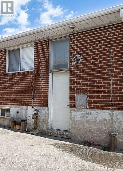 24 Hucknall Rd in Toronto, ON - Building Photo - Building Photo