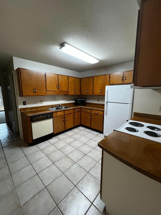 129 SE Scottwood Dr in Fort Walton Beach, FL - Building Photo