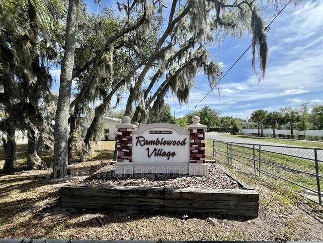 38055 Woodgate Ln in Zephyrhills, FL - Building Photo - Building Photo