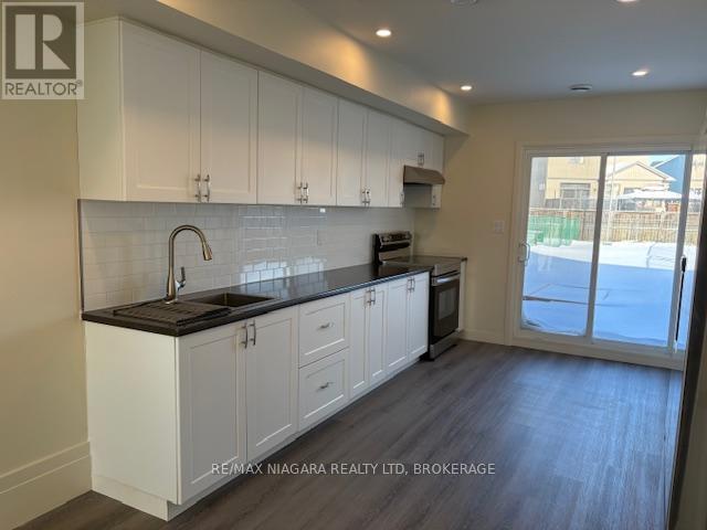 1075 Ontario Rd in Welland, ON - Building Photo - Building Photo