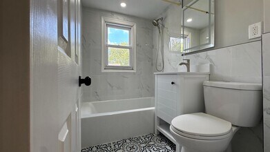 44 Old Bergen Rd in Jersey City, NJ - Building Photo - Building Photo