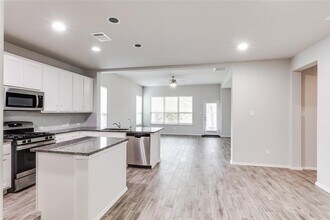 13701 Ronald Reagan Blvd in Cedar Park, TX - Building Photo - Building Photo