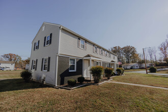 Forrest Park Apartments in Tullahoma, TN - Foto de edificio - Building Photo