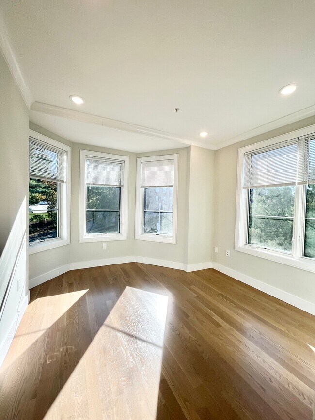 104 Warren St, Unit 5 in Boston, MA - Building Photo - Building Photo