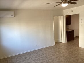 563 4th Ave in Gustine, CA - Building Photo - Building Photo