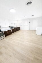 2108 Horn Rd in Bay City, TX - Building Photo - Building Photo