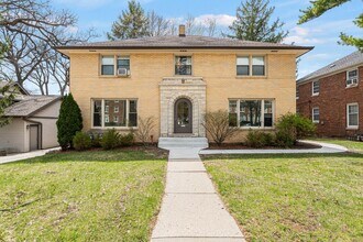 8201 W North Ave in Wauwatosa, WI - Building Photo - Building Photo