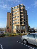 140 Captain Thomas Blvd in West Haven, CT - Building Photo