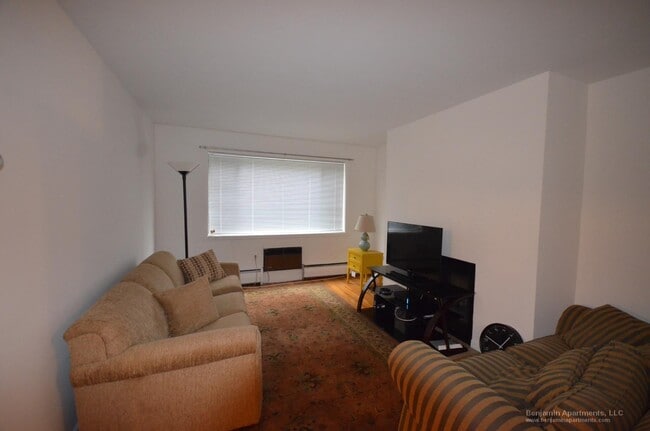 50 Evergreen St, Unit 25 in Boston, MA - Foto de edificio - Building Photo