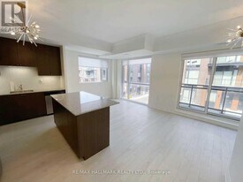 5289 Hwy 7 in Vaughan, ON - Building Photo