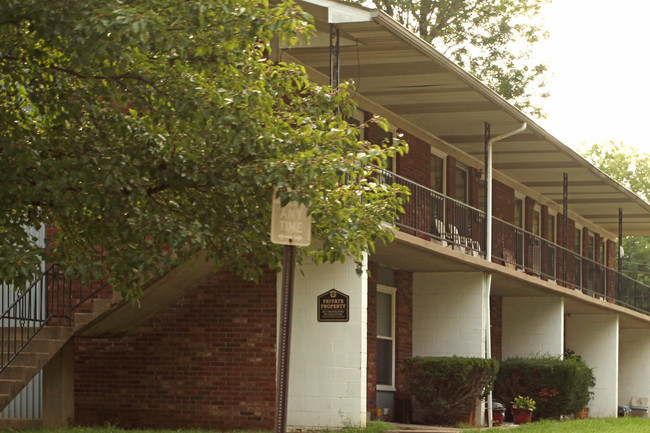 St.Jude Apartments in Louisville, KY - Building Photo - Building Photo