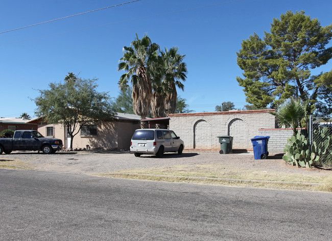 2513-2517 N Richey Blvd in Tucson, AZ - Foto de edificio - Building Photo