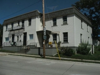 107 E Center St in Juneau, WI - Building Photo