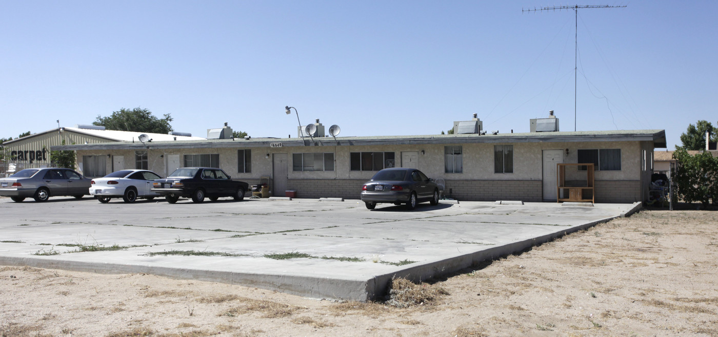 16948 Main St in Hesperia, CA - Building Photo