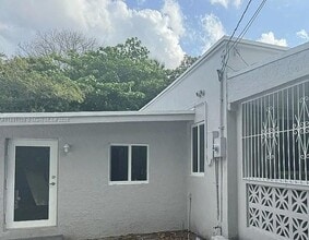 858 NW 29th Terrace in Miami, FL - Building Photo - Building Photo