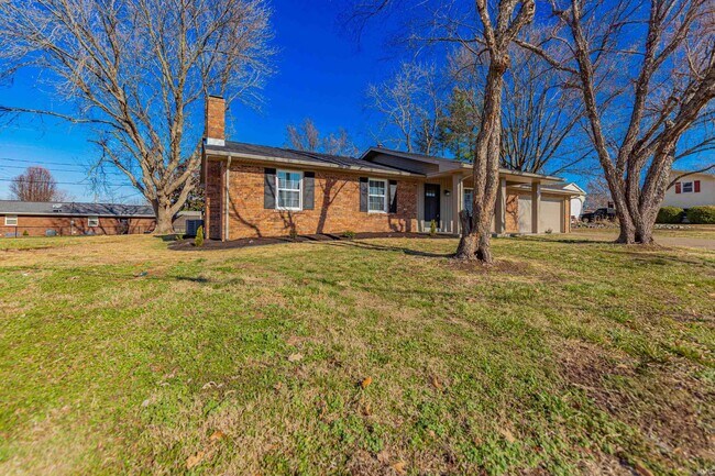 441 Lawrence Dr in Mount Vernon, IN - Building Photo - Building Photo