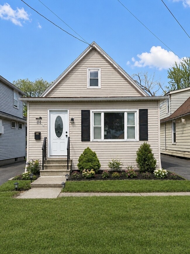 property at 19 Lincoln St