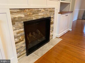 2128 Greenwich St in Falls Church, VA - Foto de edificio - Building Photo