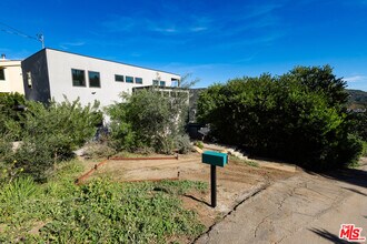 26349 Fairside Rd in Malibu, CA - Building Photo - Building Photo