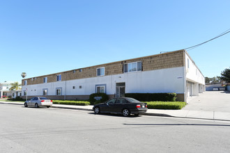 Beachcomber Apartments in Port Hueneme, CA - Building Photo - Building Photo